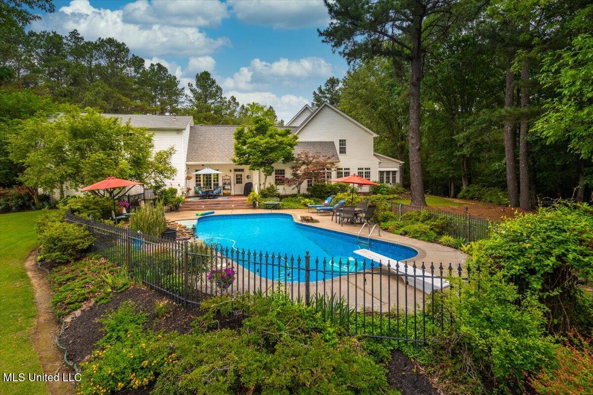 12821 Whispering Pines Drive, Olive Branch, Mississippi image 47
