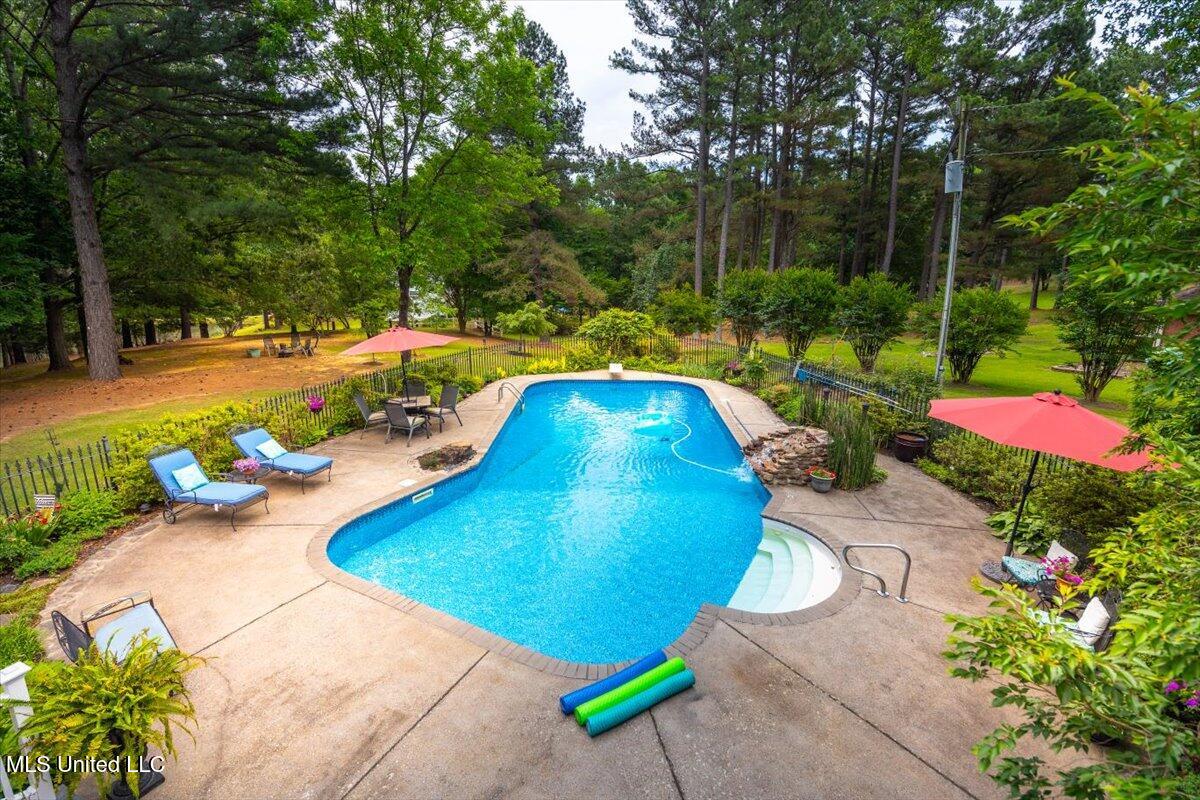 12821 Whispering Pines Drive, Olive Branch, Mississippi image 7
