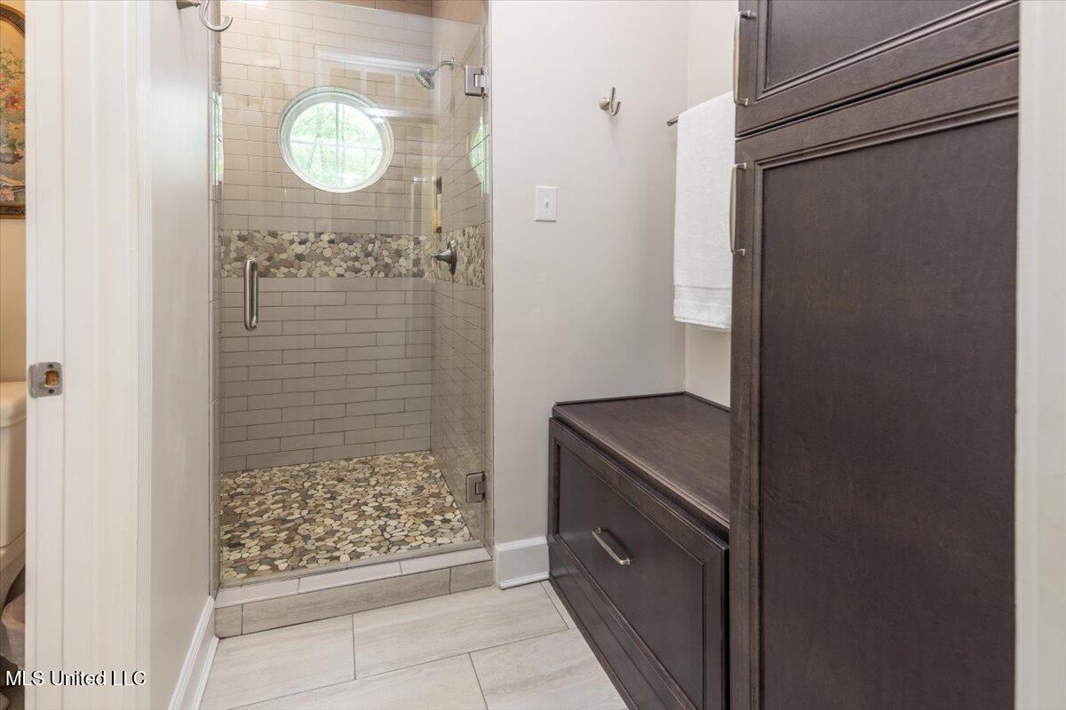 12821 Whispering Pines Drive, Olive Branch, Mississippi image 31