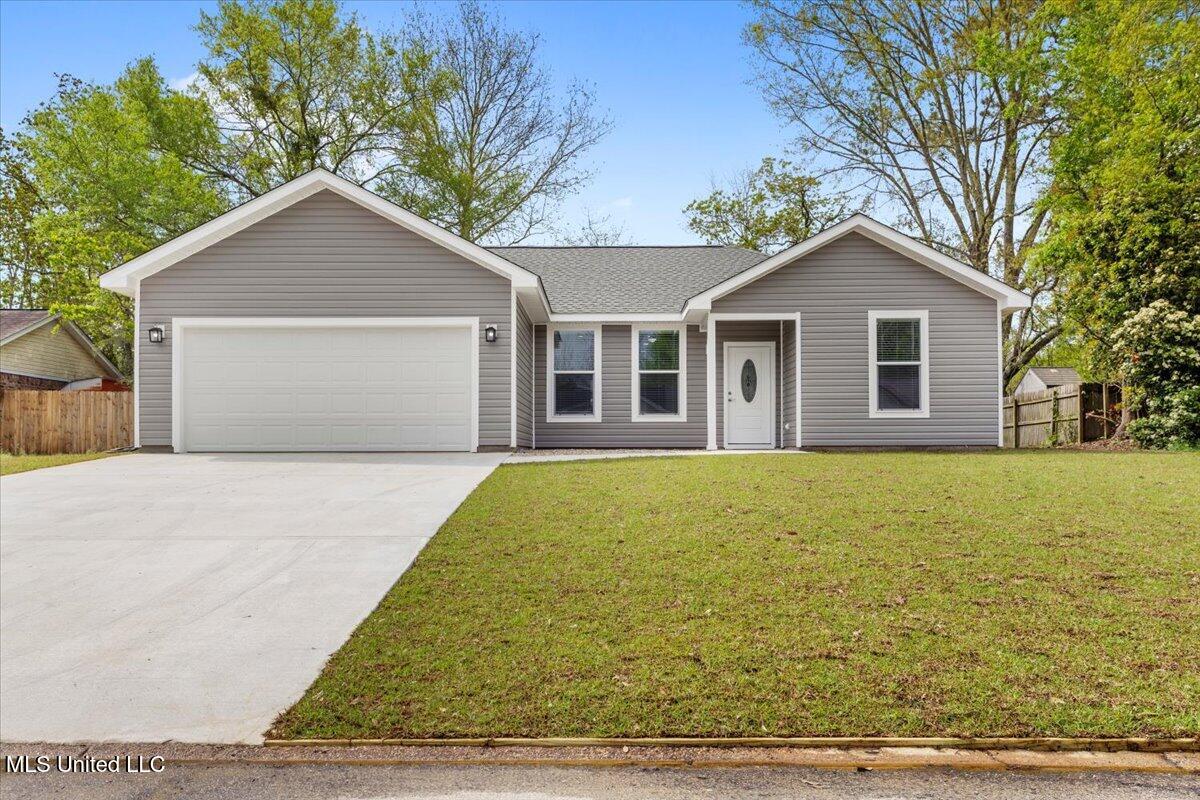 12509 W Canterbury Drive, Ocean Springs, Mississippi image 1