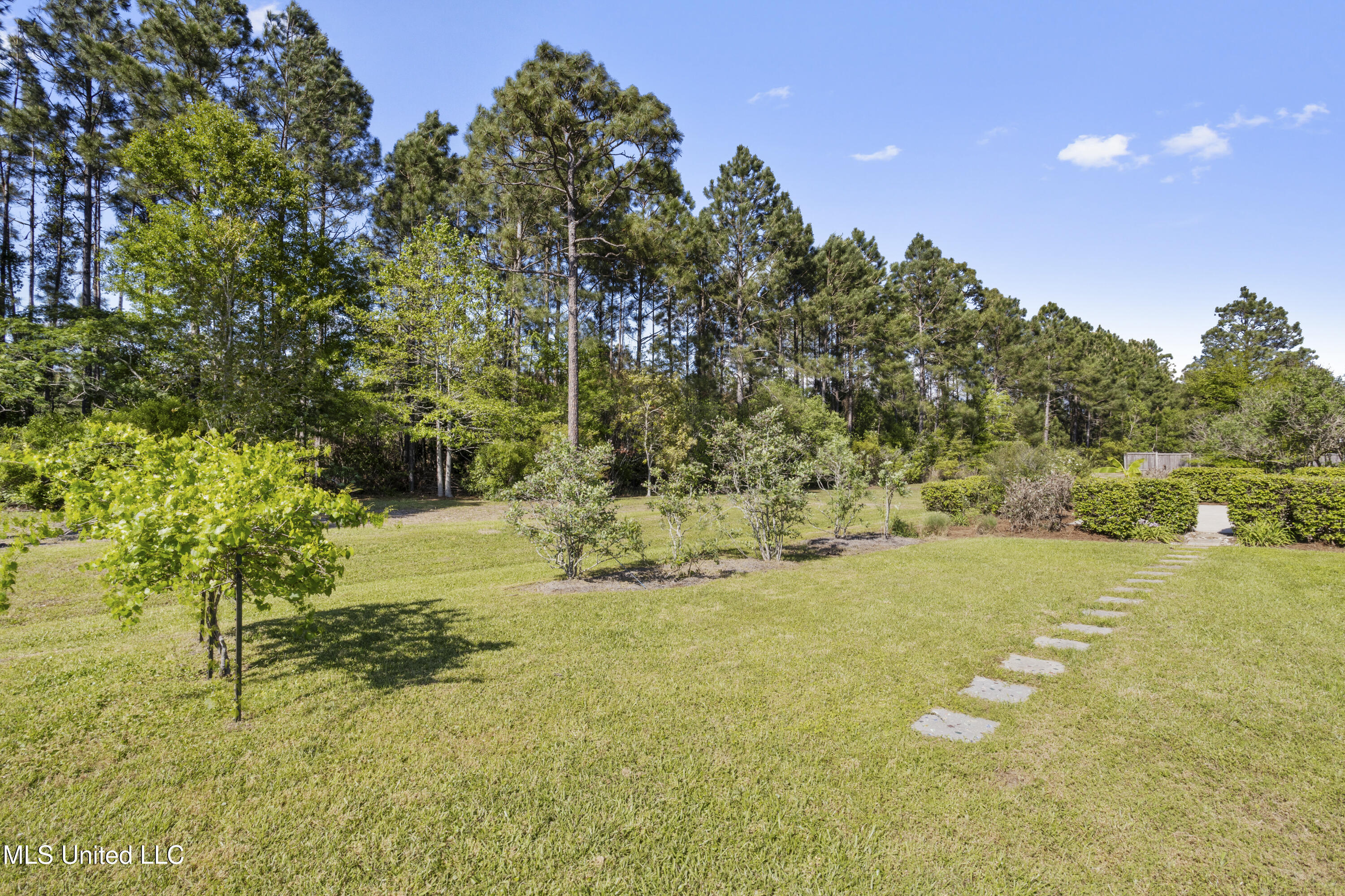 3126 Shadow Wood Drive, Ocean Springs, Mississippi image 2