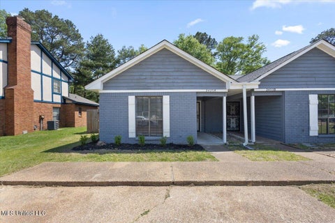 Homes For Sale - 2455 River Oaks Boulevard<br/> Jackson, MS 39211
