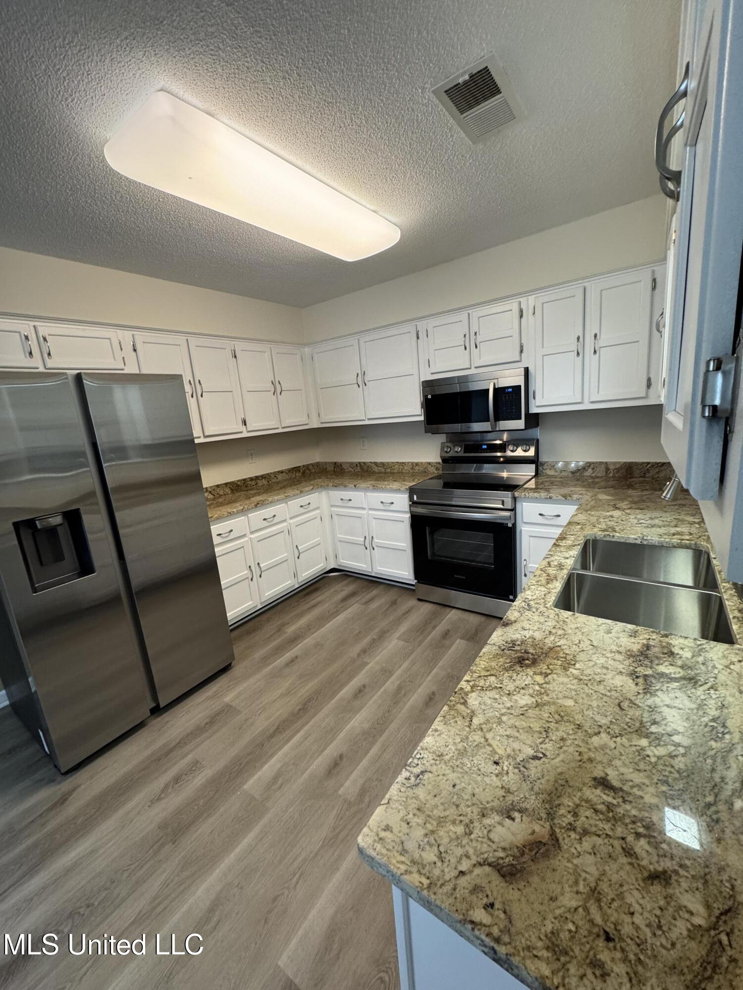 7474 Greenbrook Parkway, Southaven, Mississippi image 2