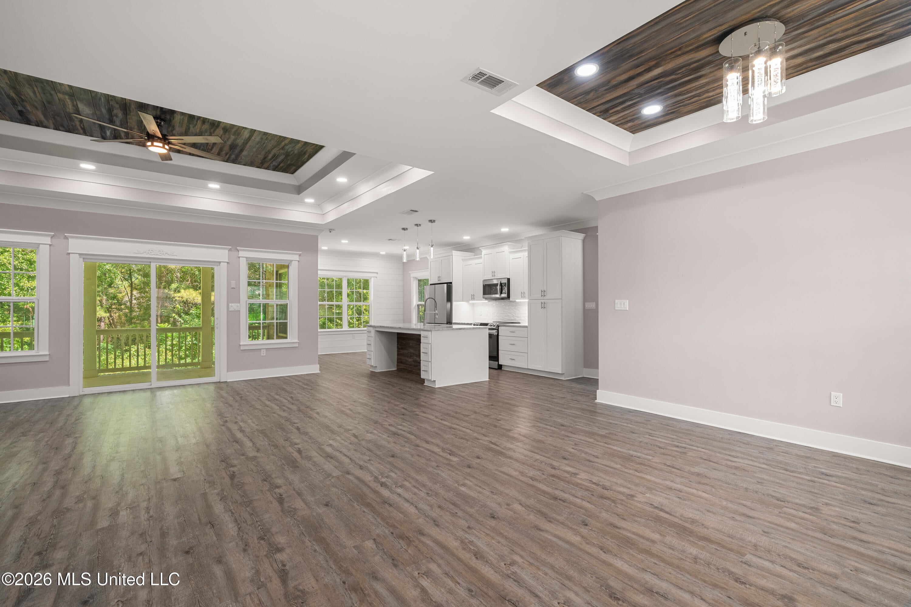 23 E Chapel Hill Boulevard