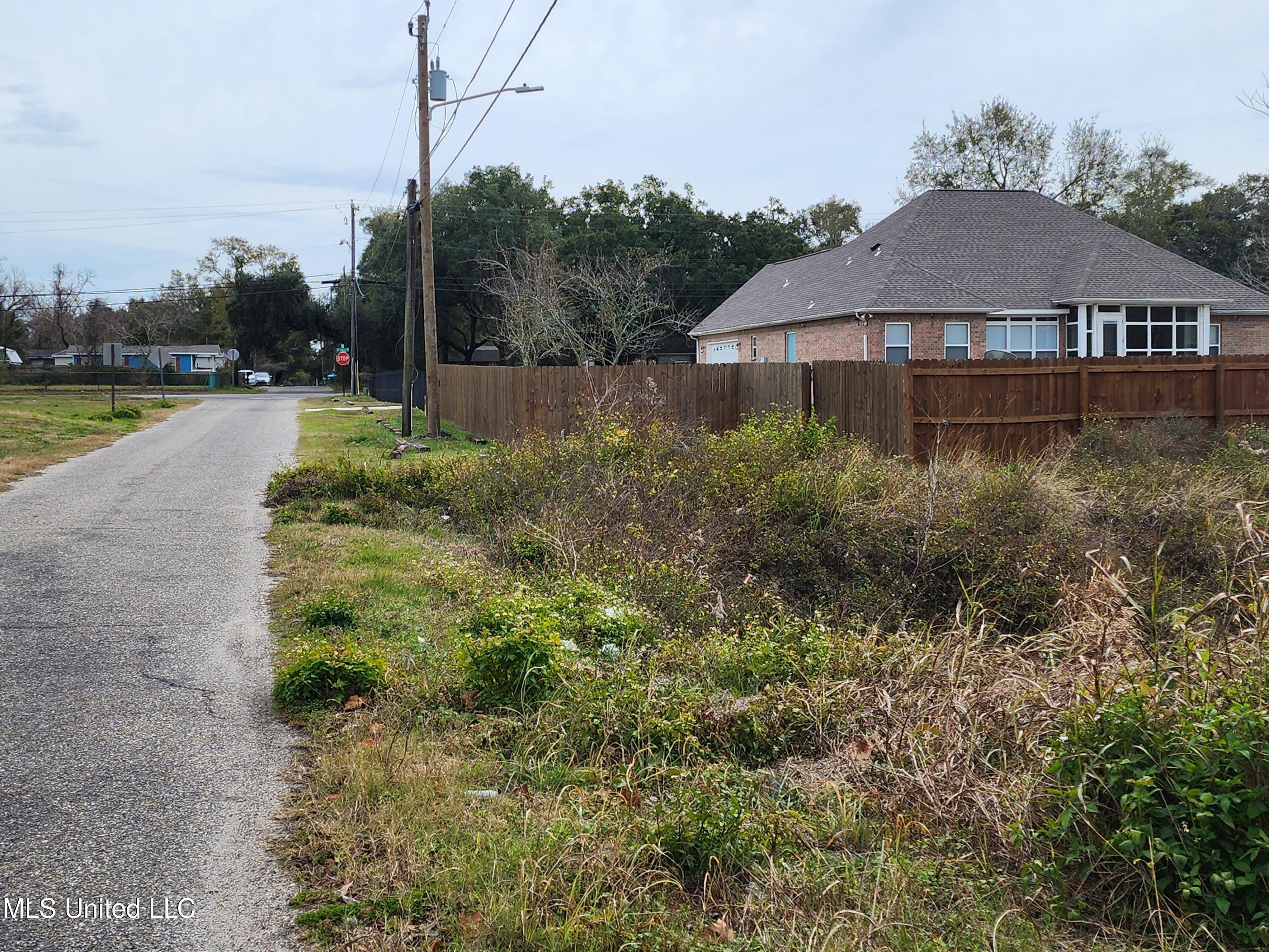 Beach Avenue, Gulfport, Mississippi image 12