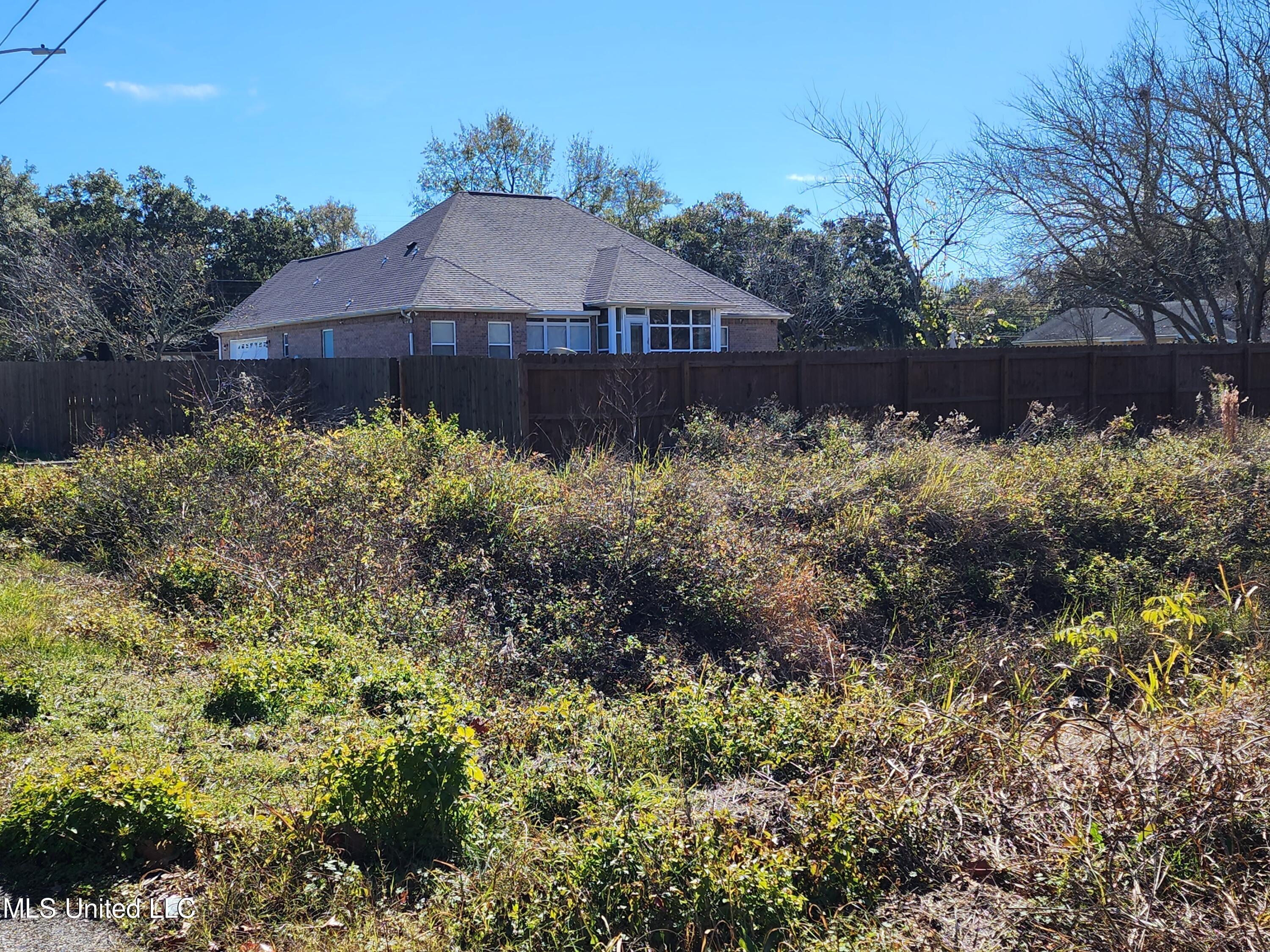 Beach Avenue, Gulfport, Mississippi image 9