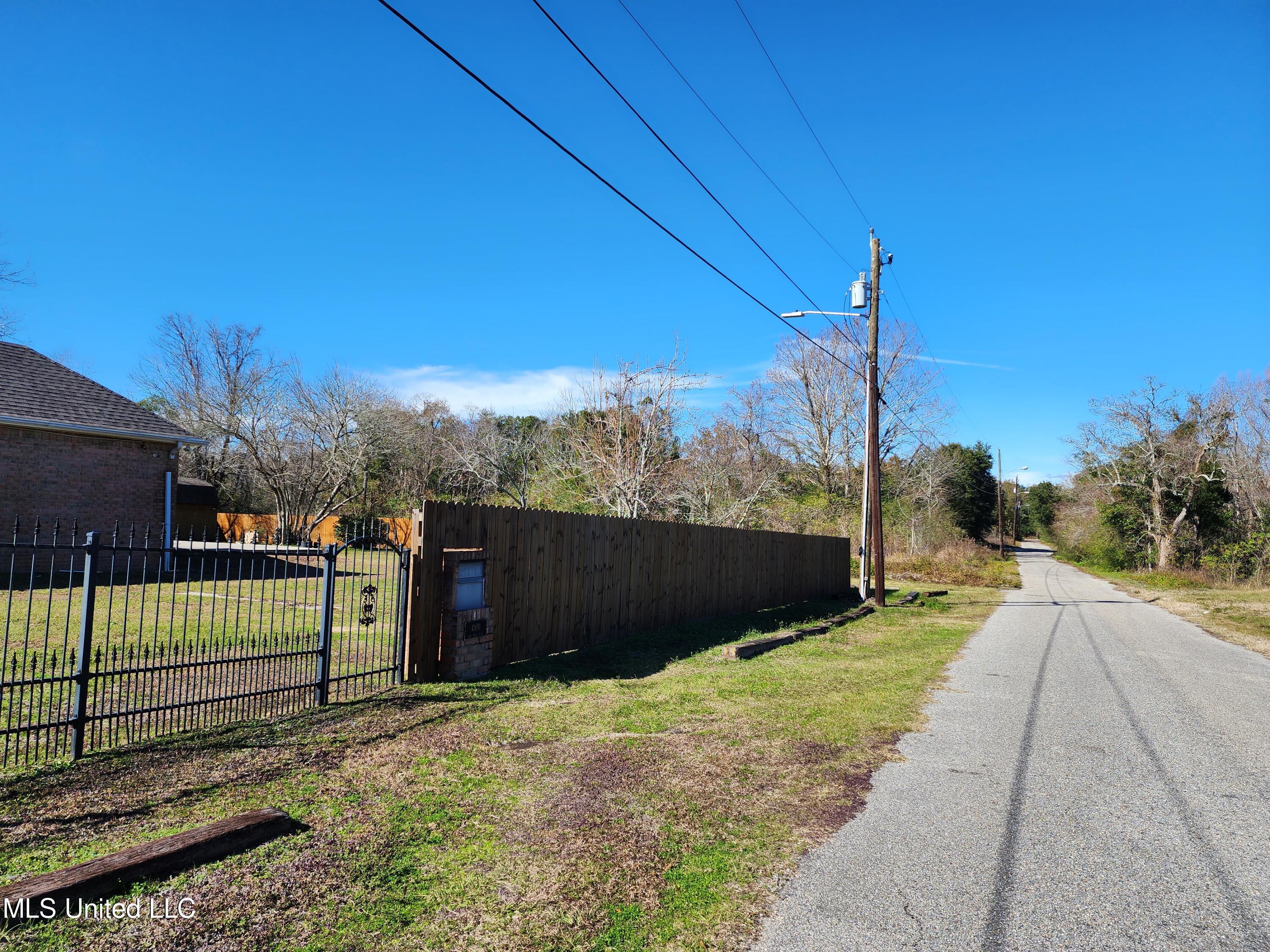 Beach Avenue, Gulfport, Mississippi image 13