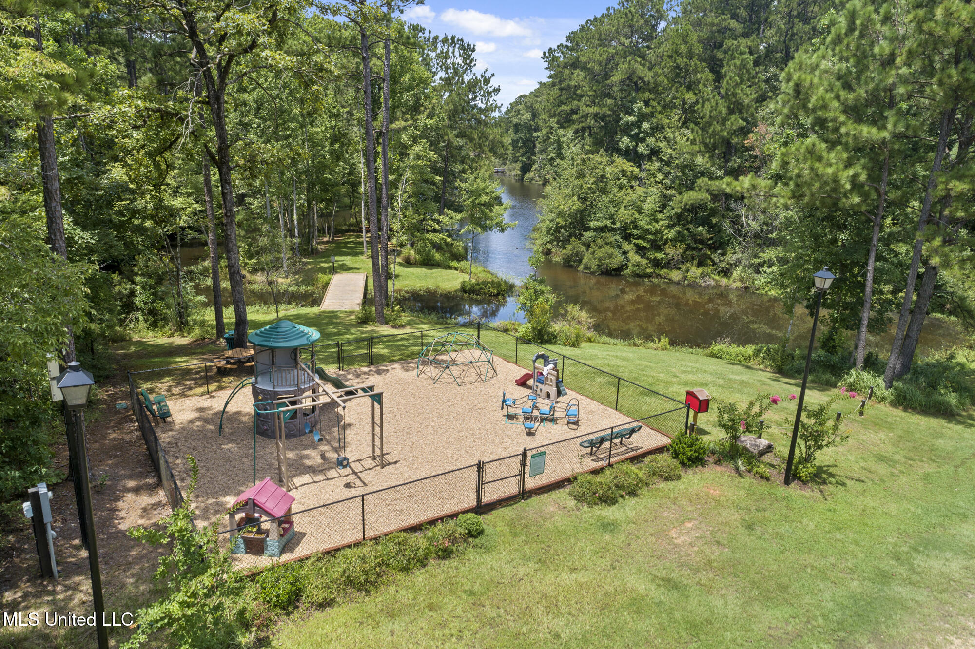 12 Silverstone, Petal, Mississippi image 28