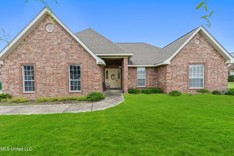 Single Family Residence in Ocean Springs MS 3103 Village Circle.jpg