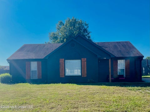 Homes For Sale - 110 Country Meadows Drive<br/> Tate County, Senatobia, MS 38668