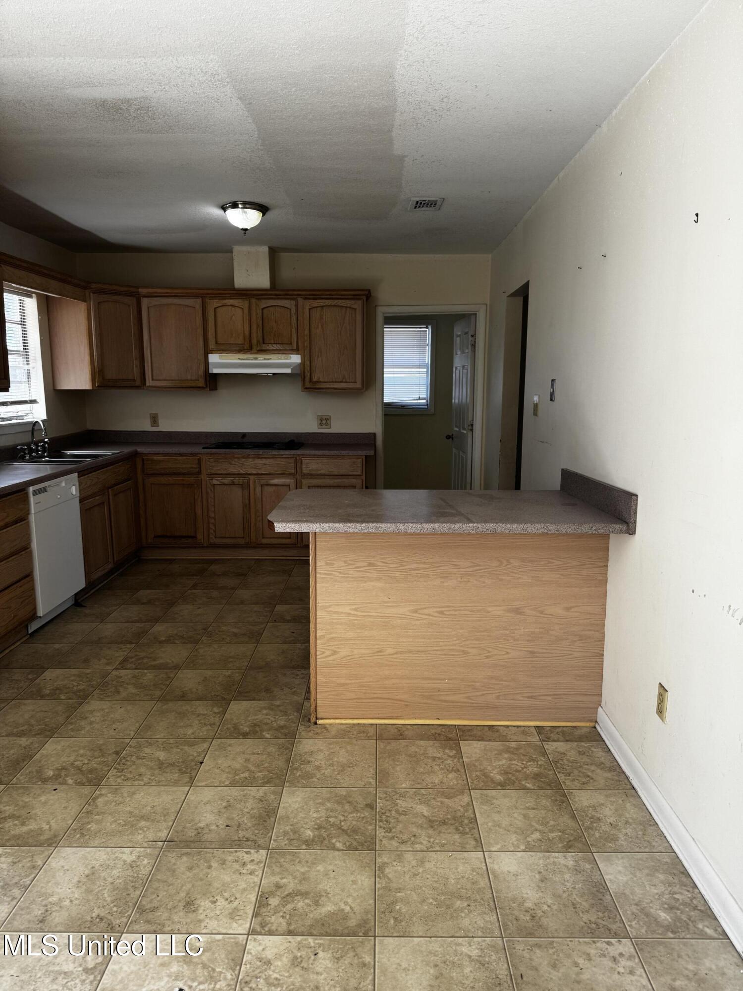 4824 Jefferson Avenue, Moss Point, Mississippi image 10
