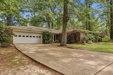 Homes For Sale - 300 Whippoorwill Road<br/> Brandon, MS 39047