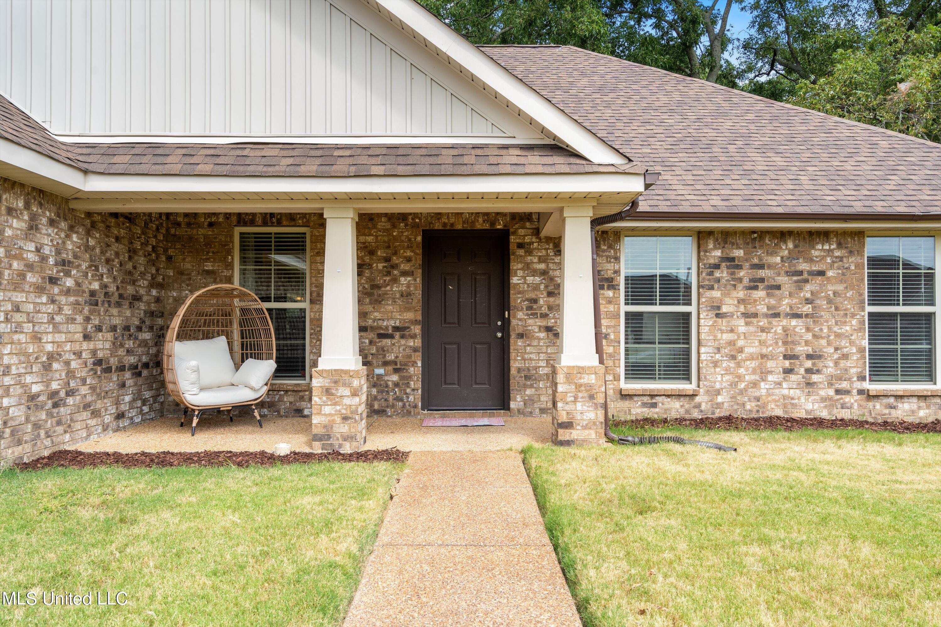 8856 N Courtly Circle Circle, Olive Branch, Mississippi image 1