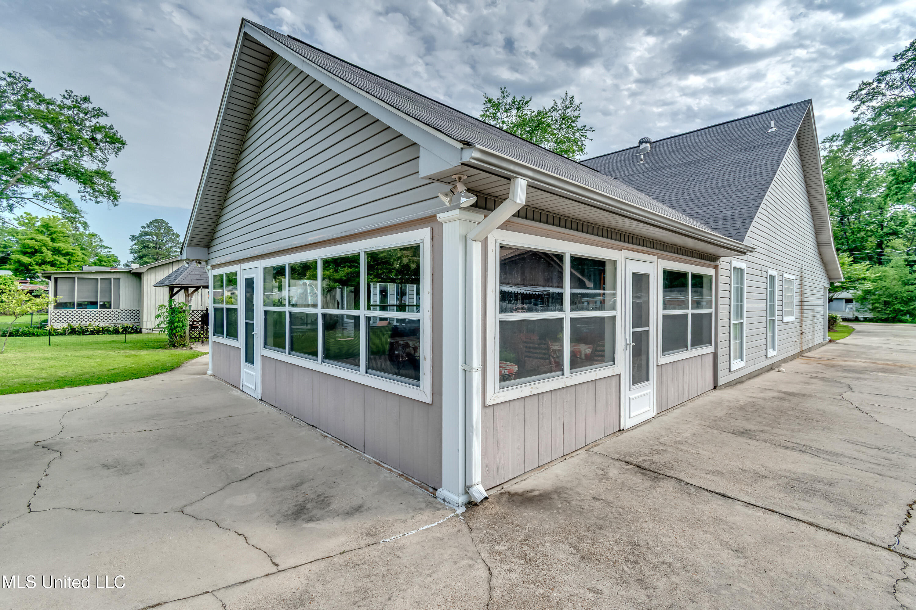 218 Harbor Lane, Brandon, Mississippi image 9
