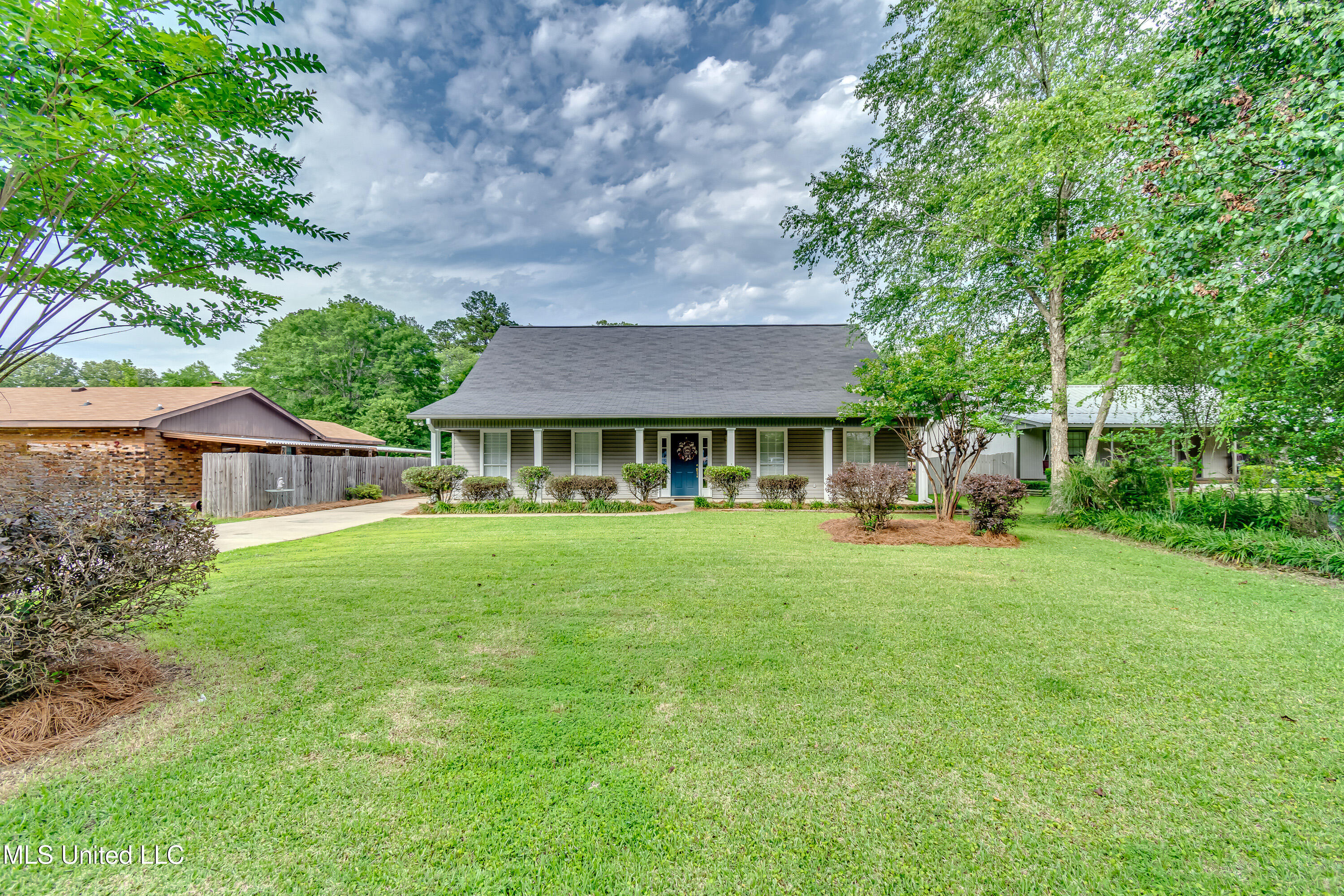 218 Harbor Lane, Brandon, Mississippi image 1
