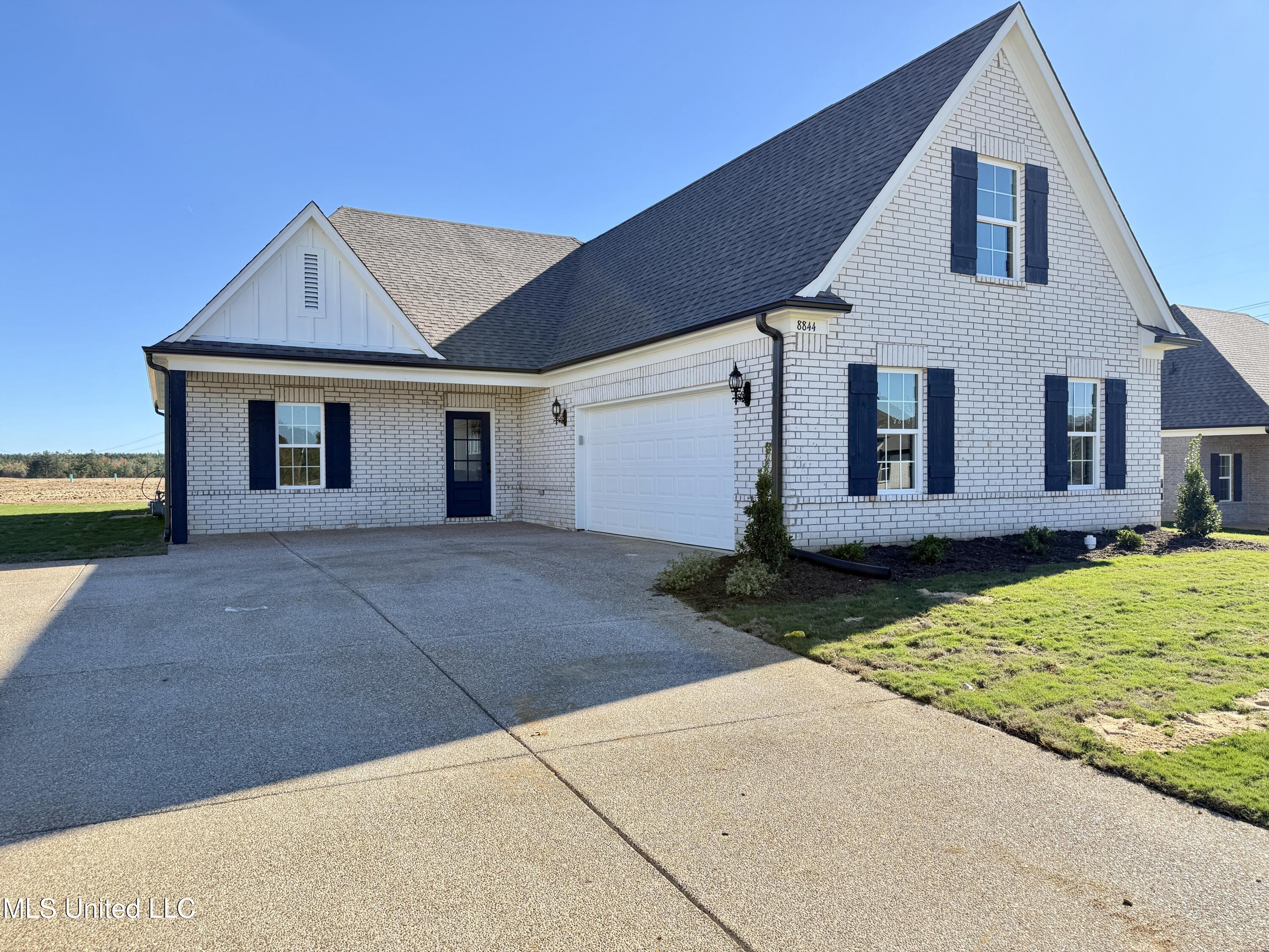 8821 Tucker Lane, Southaven, Mississippi image 2