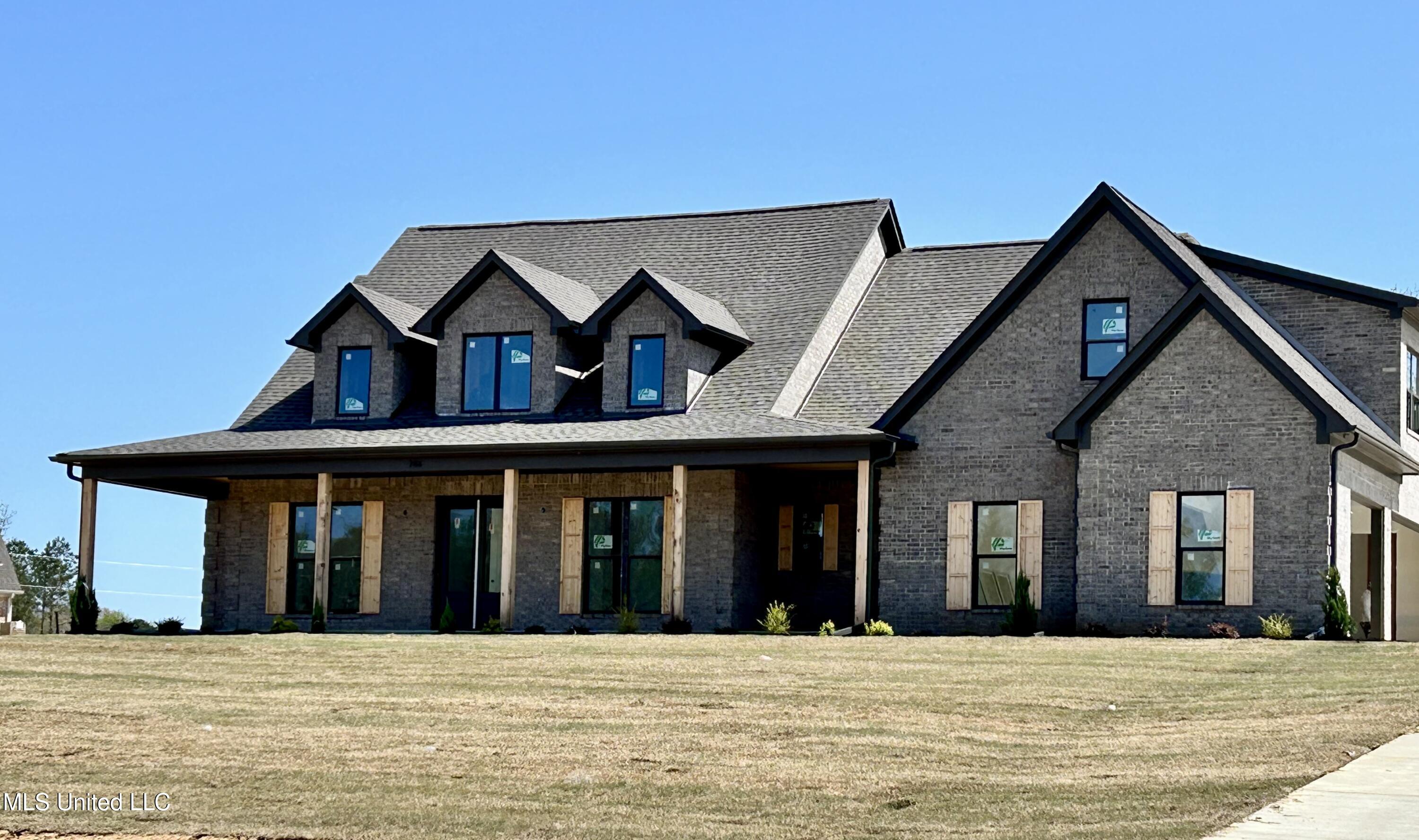 786 Hazelwood Drive Dr, Lake Cormorant, Mississippi image 2