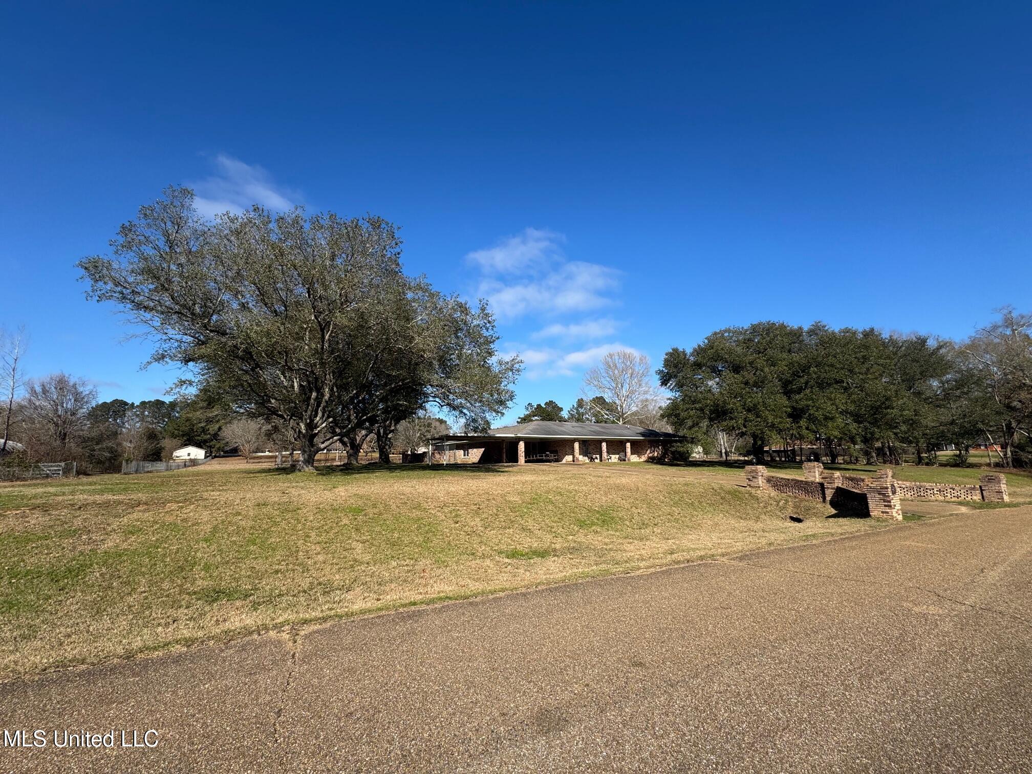 203 Traceside Drive, Natchez, Mississippi image 4