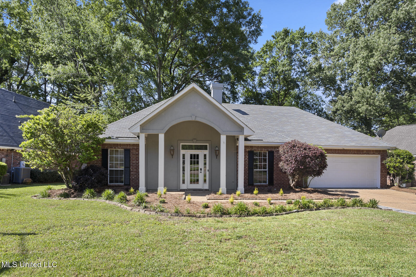 425 Shadowood Drive, Ridgeland, Mississippi image 1