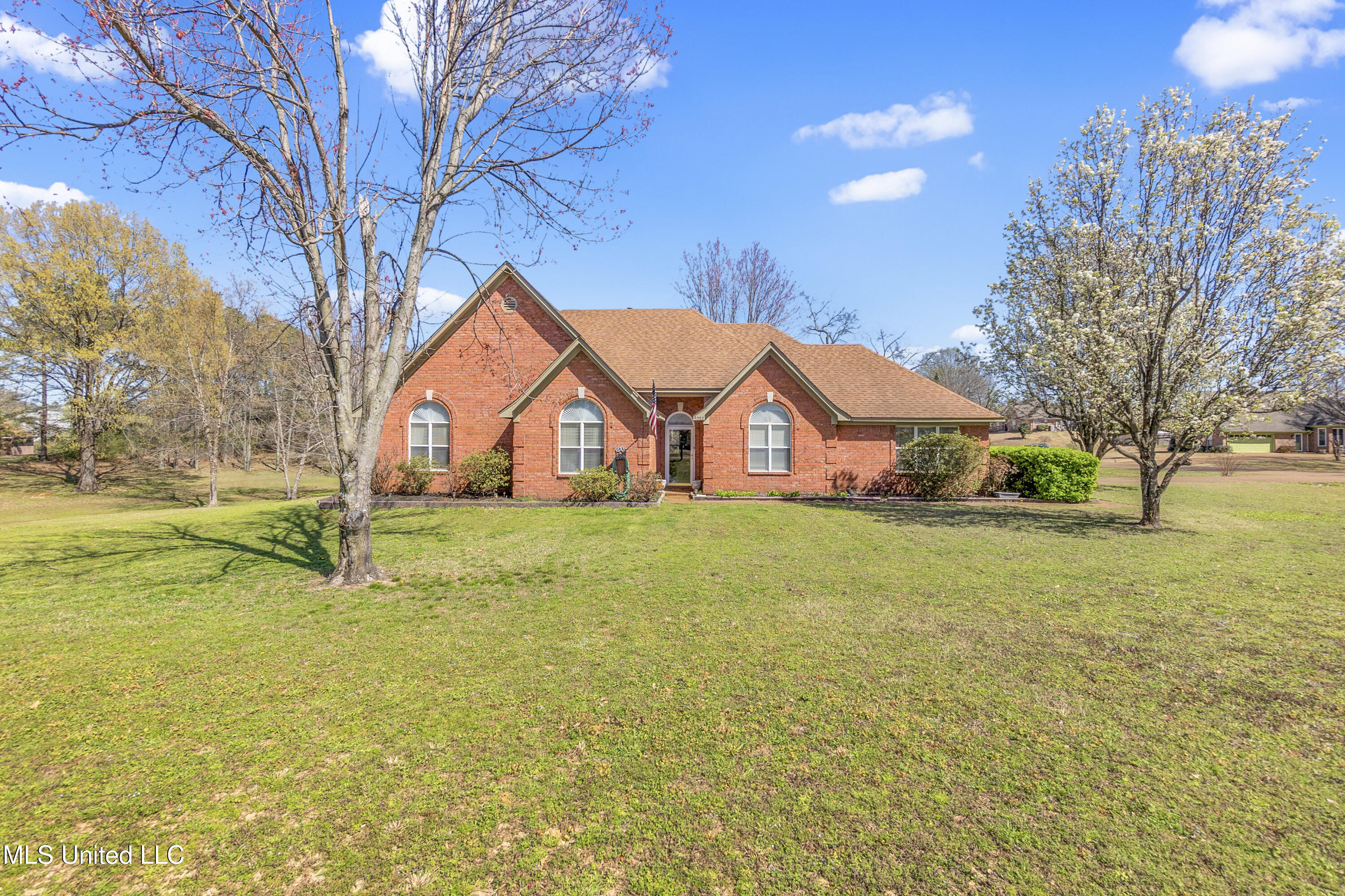 9082 Fox Cove, Olive Branch, Mississippi image 2