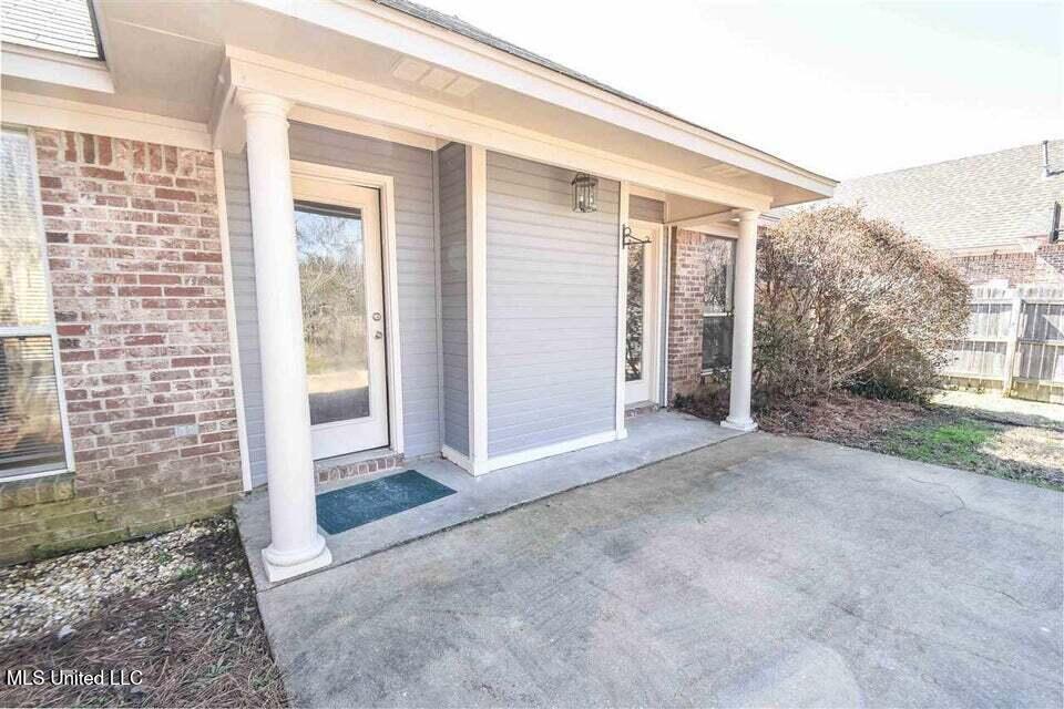 1015 Cobblestone Place, Brandon, Mississippi image 3