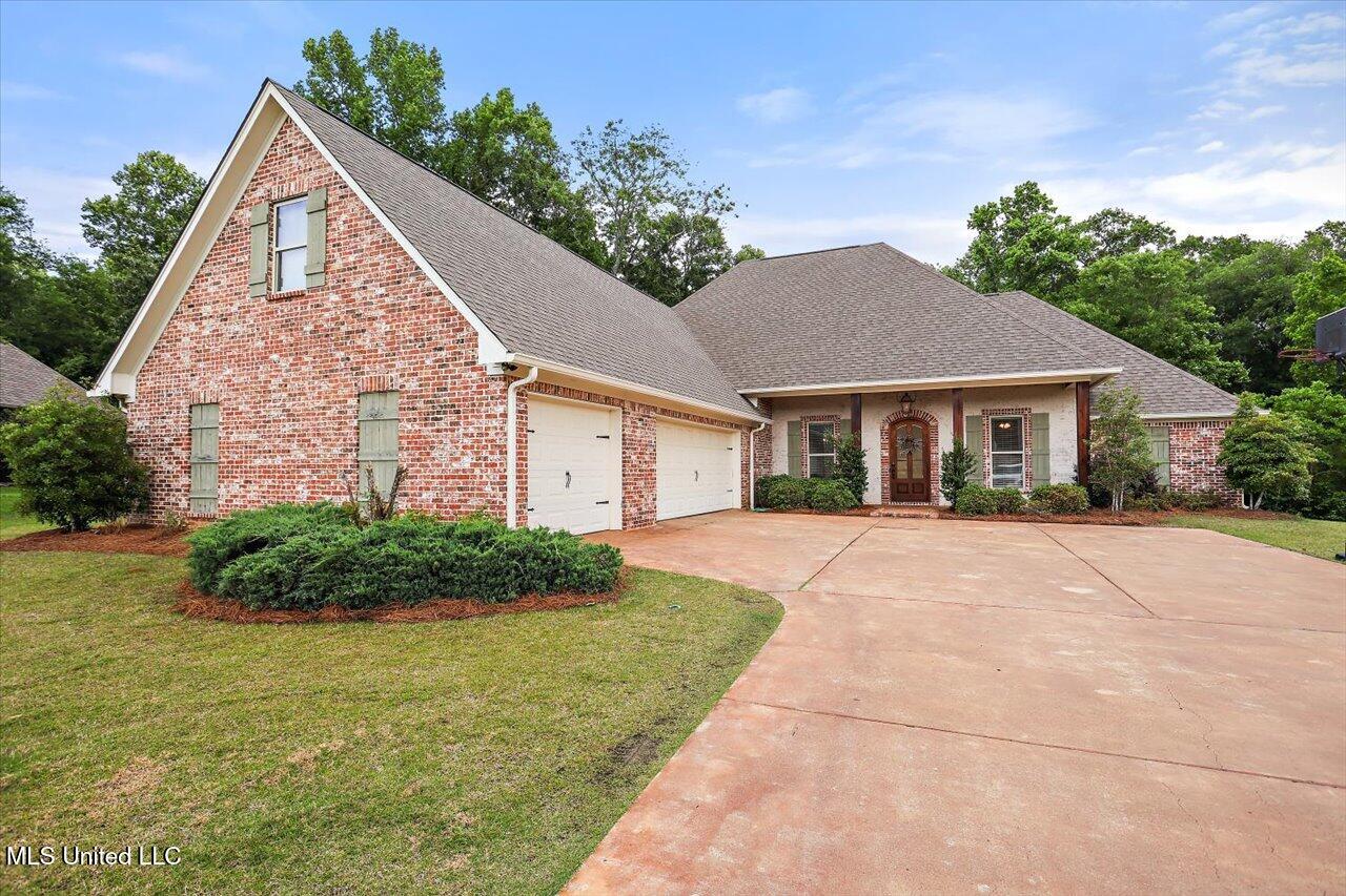906 Poplar Drive, Brandon, Mississippi image 1