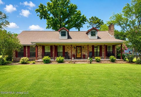 Homes For Sale - 2212 NW Jackson Liberty Drive<br/> Lincoln County, Brookhaven, MS 39601