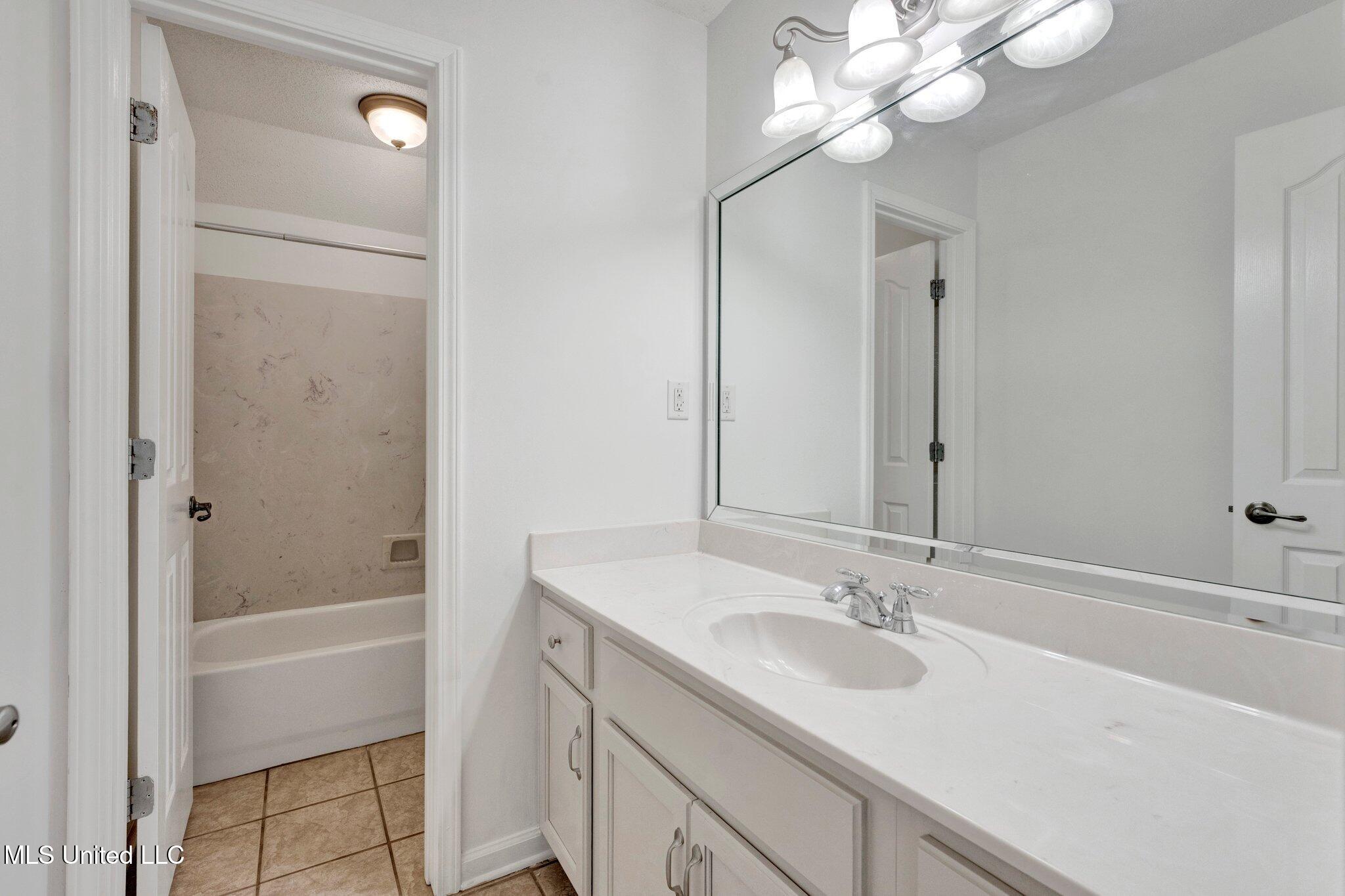 7888 E Shelburne Lane, Southaven, Mississippi image 36
