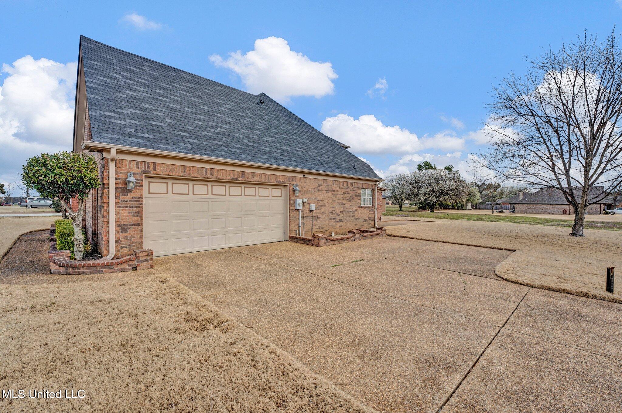 7888 E Shelburne Lane, Southaven, Mississippi image 48
