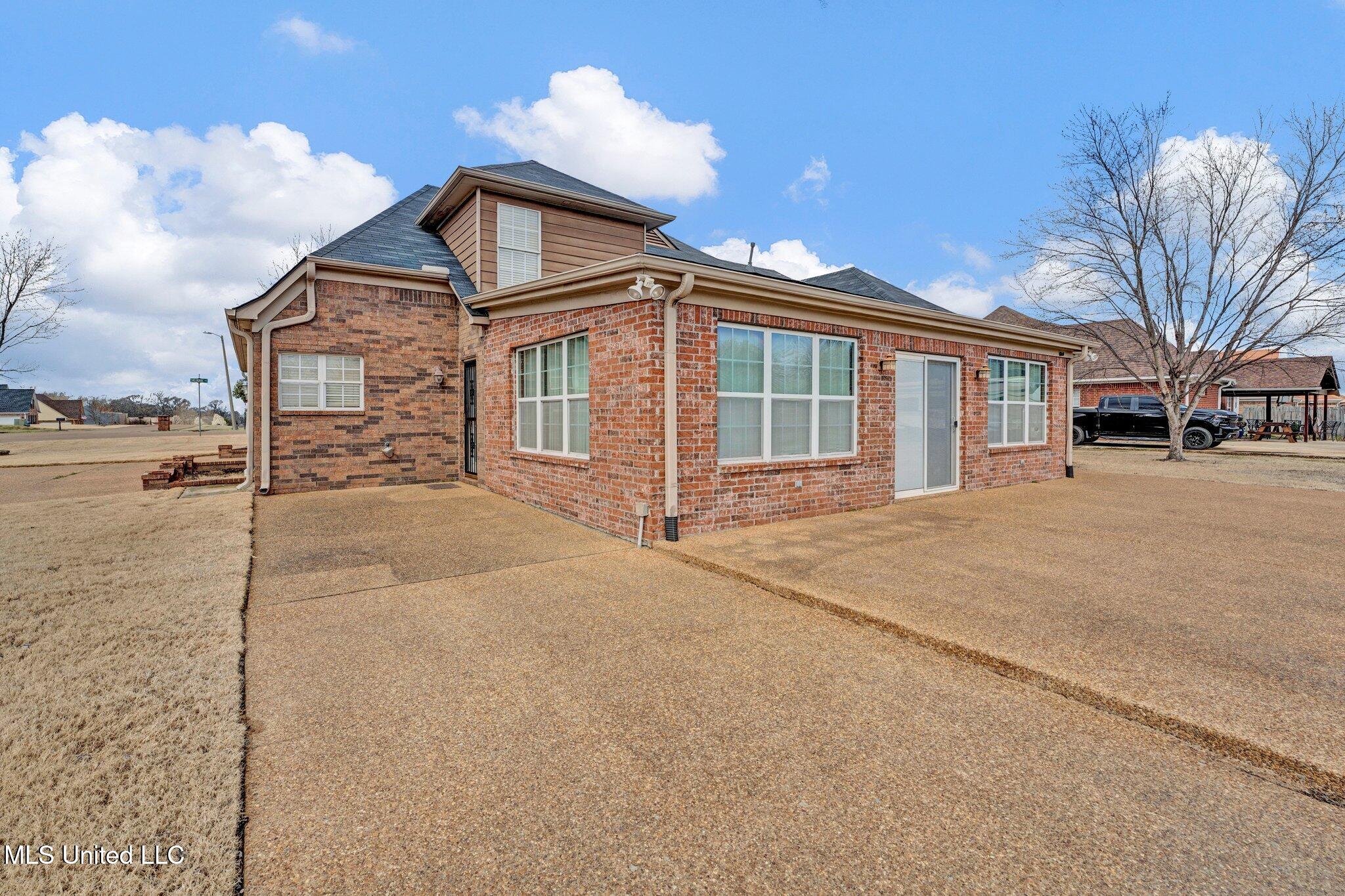 7888 E Shelburne Lane, Southaven, Mississippi image 43