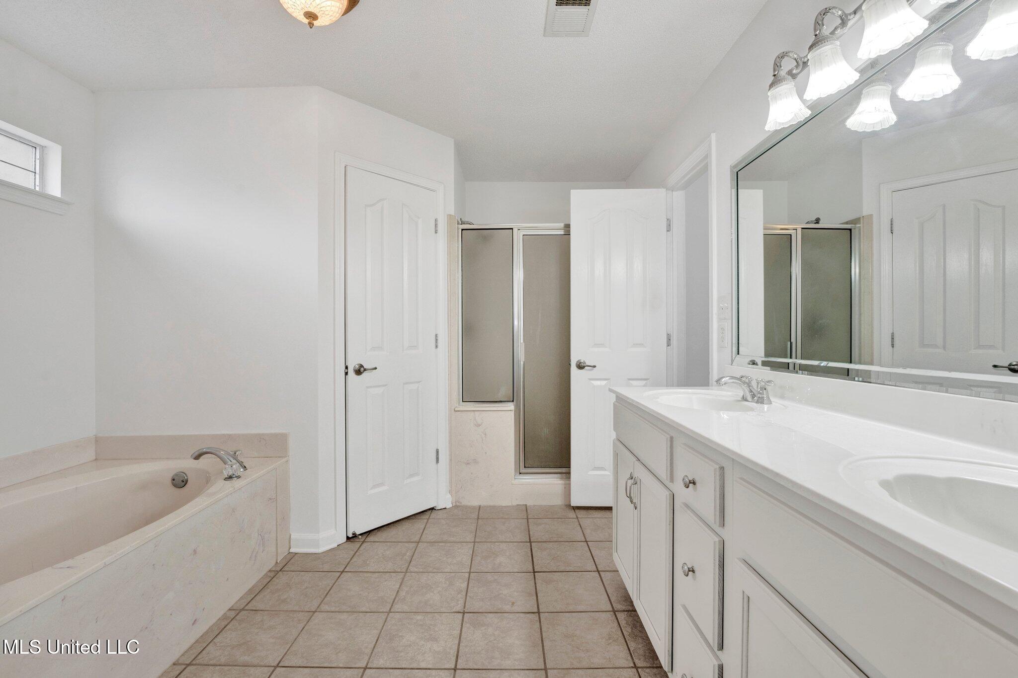 7888 E Shelburne Lane, Southaven, Mississippi image 33