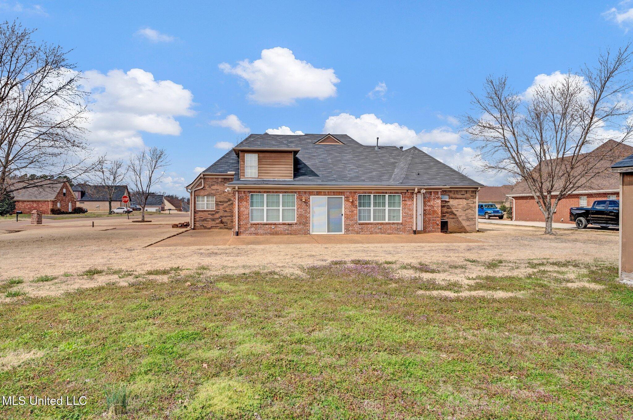 7888 E Shelburne Lane, Southaven, Mississippi image 46