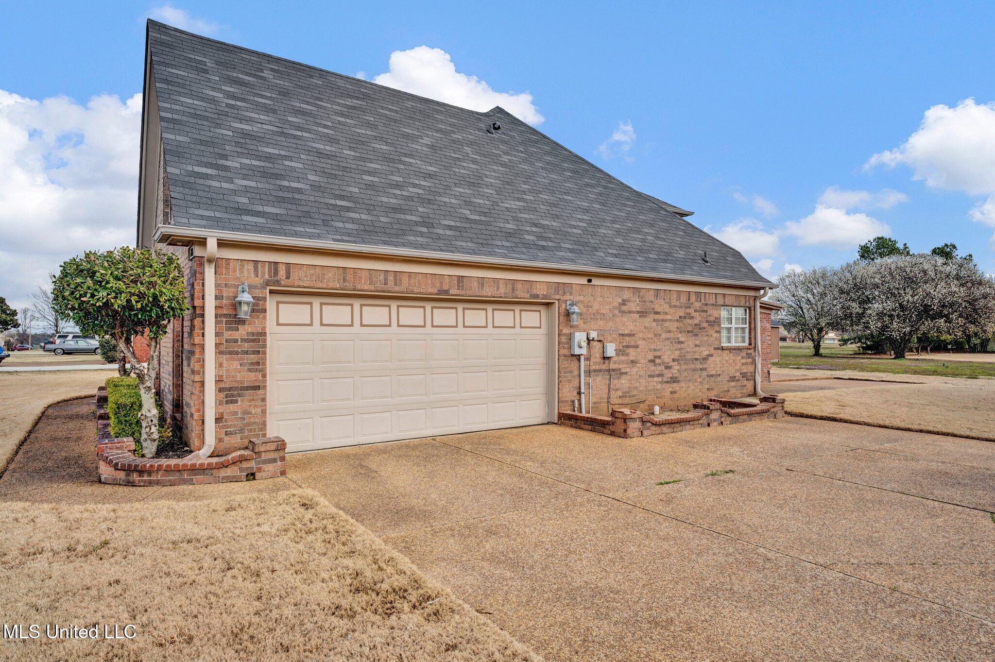 7888 E Shelburne Lane, Southaven, Mississippi image 47