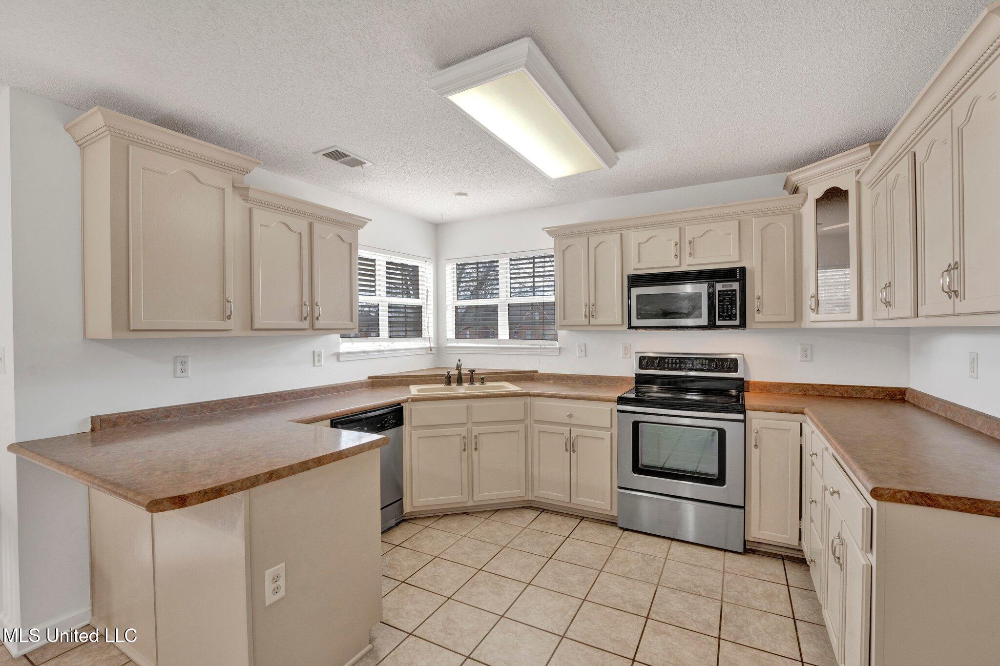 7888 E Shelburne Lane, Southaven, Mississippi image 21
