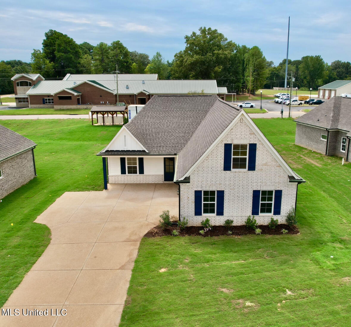 6053 Daffodil Lane, Walls, Mississippi image 1