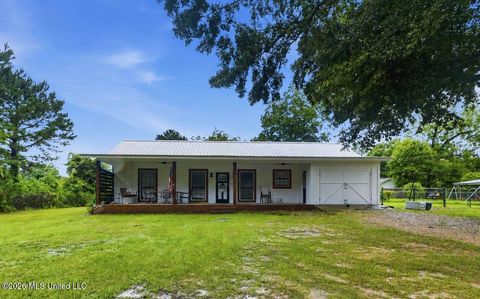 Homes For Sale - 1310 W Border Avenue<br/> Wiggins, MS 39577