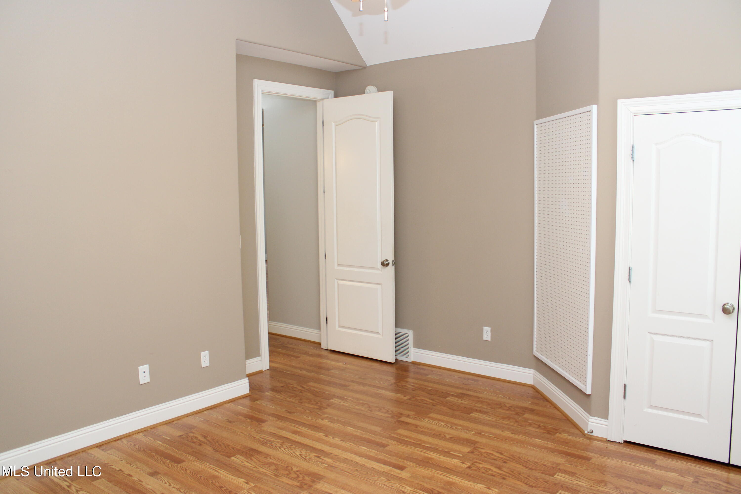 13804 Whispering Pines Drive, Olive Branch, Mississippi image 30