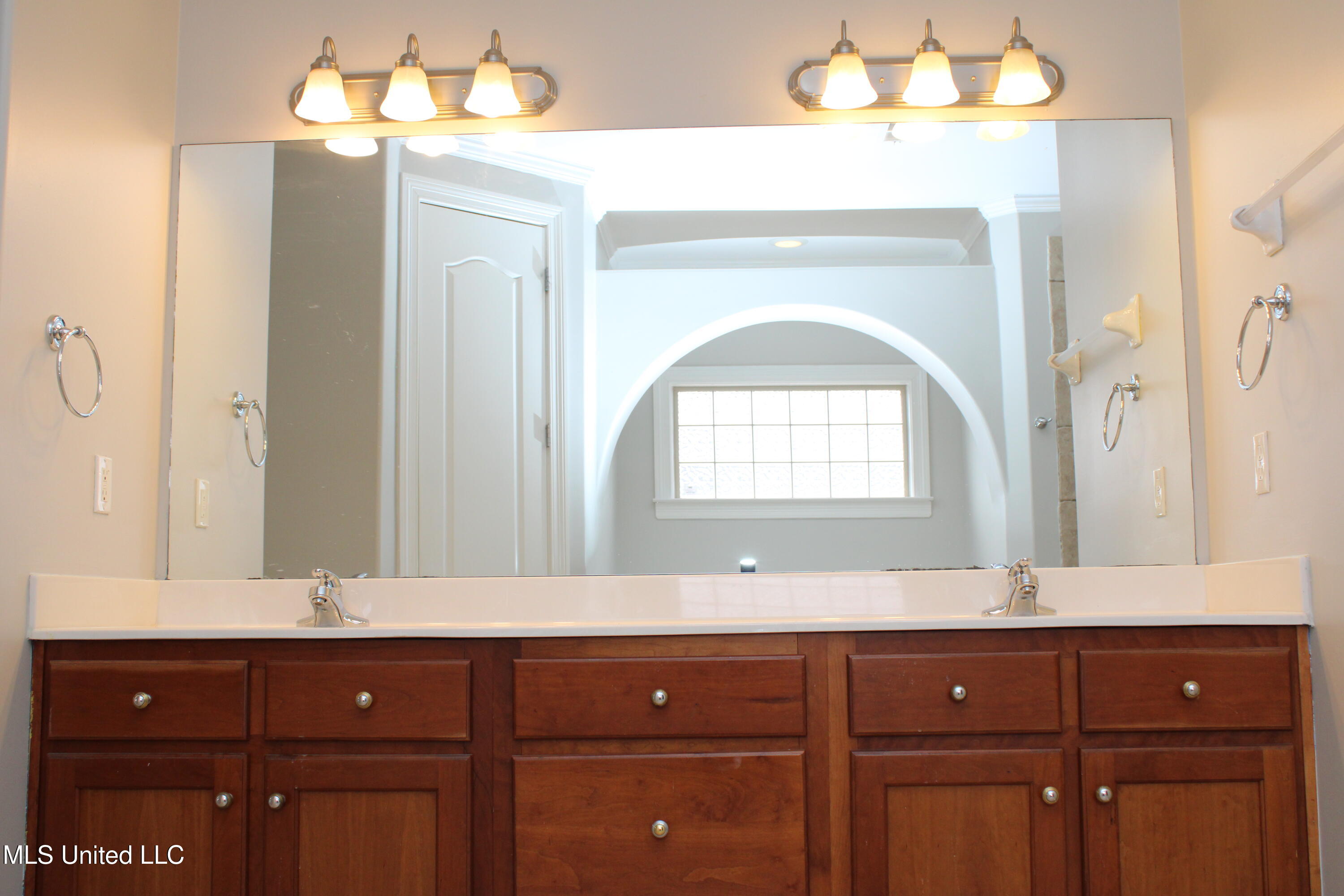 13804 Whispering Pines Drive, Olive Branch, Mississippi image 24