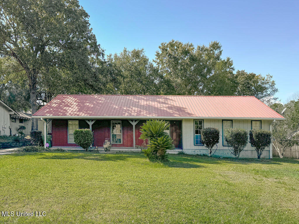 656 Mauna Loa Court, Diamondhead, Mississippi image 1