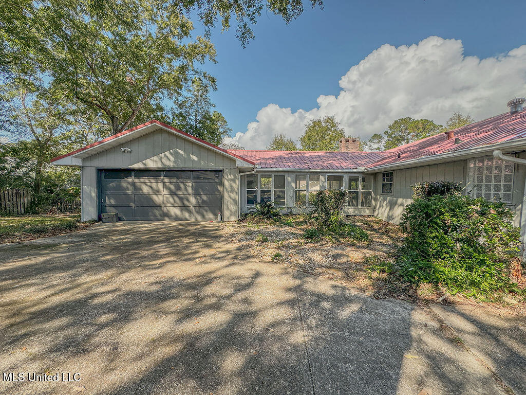 656 Mauna Loa Court, Diamondhead, Mississippi image 3