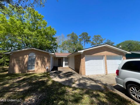 Single Family Residence in Gautier MS 2512 Holiday Dr Drive.jpg