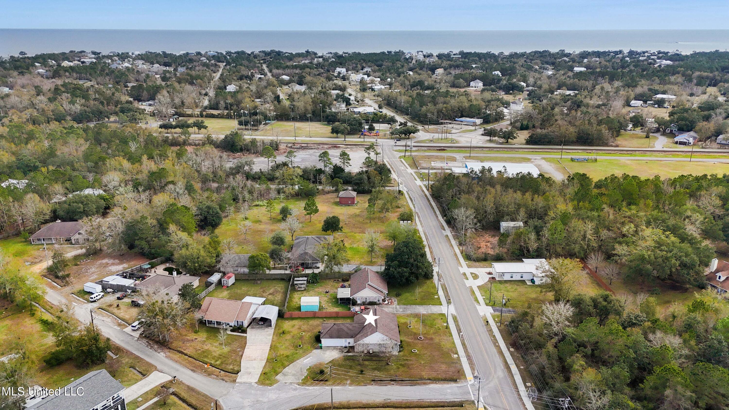 612 Waveland Avenue, Waveland, Mississippi image 33