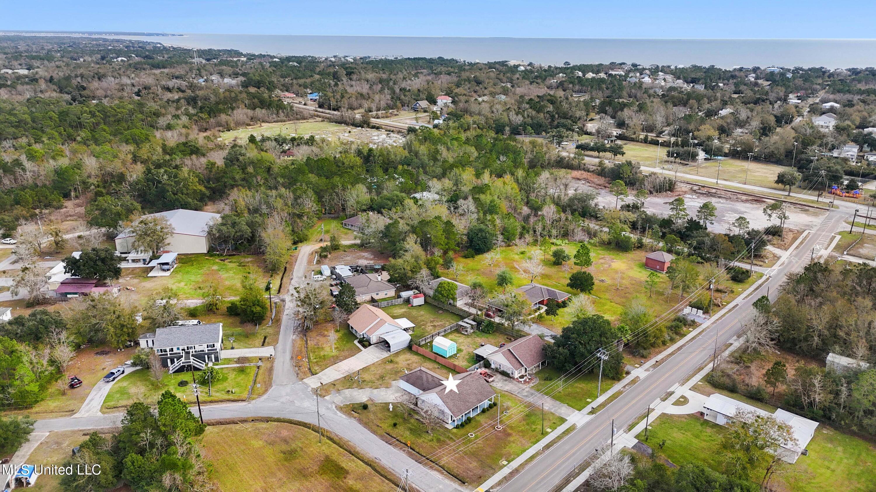 612 Waveland Avenue, Waveland, Mississippi image 32