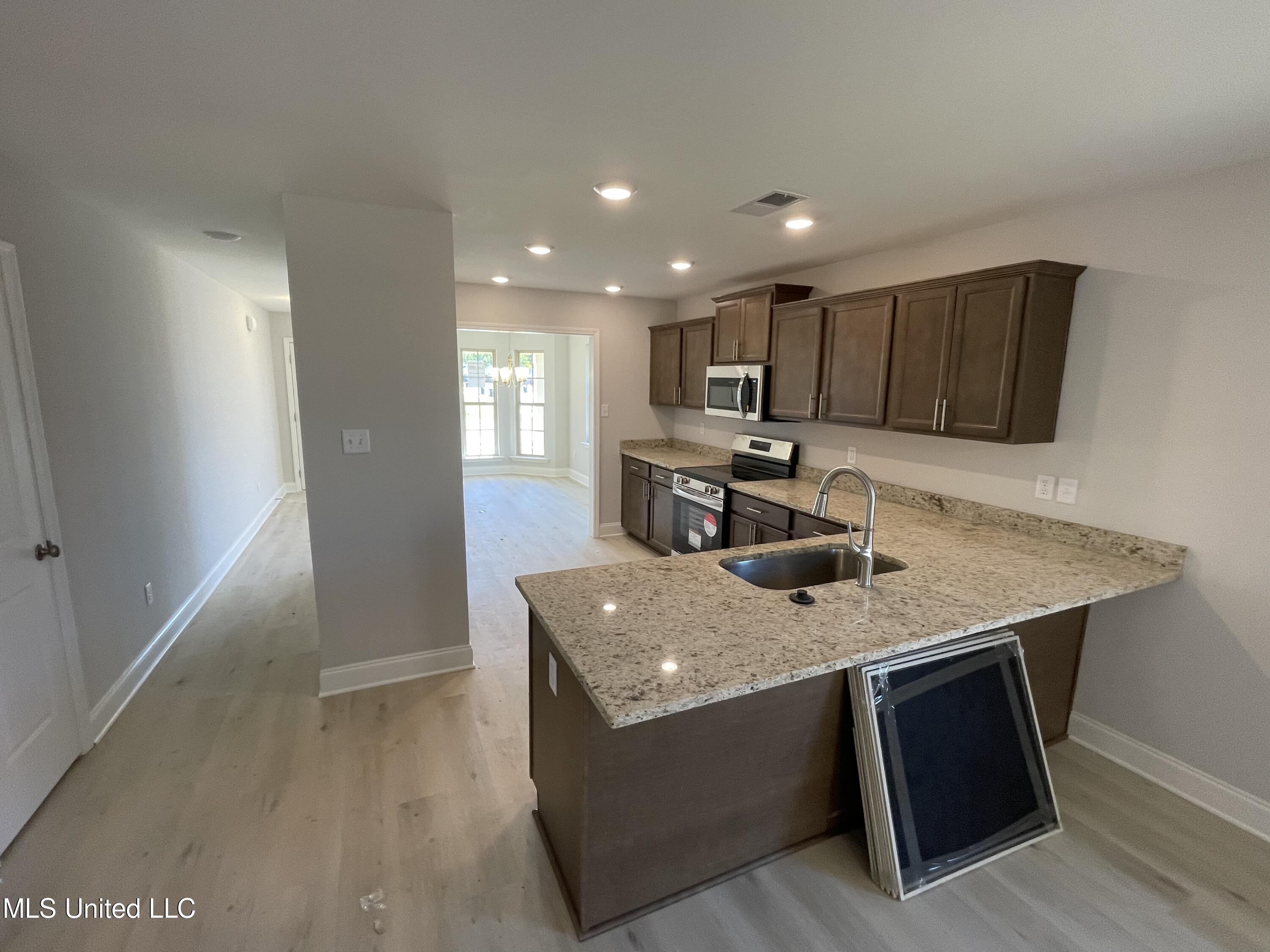 1652 Cambria Drive, Southaven, Mississippi image 3