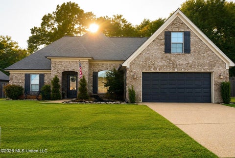 Homes For Sale - 104 Creekside Drive<br/> Senatobia, MS 38668