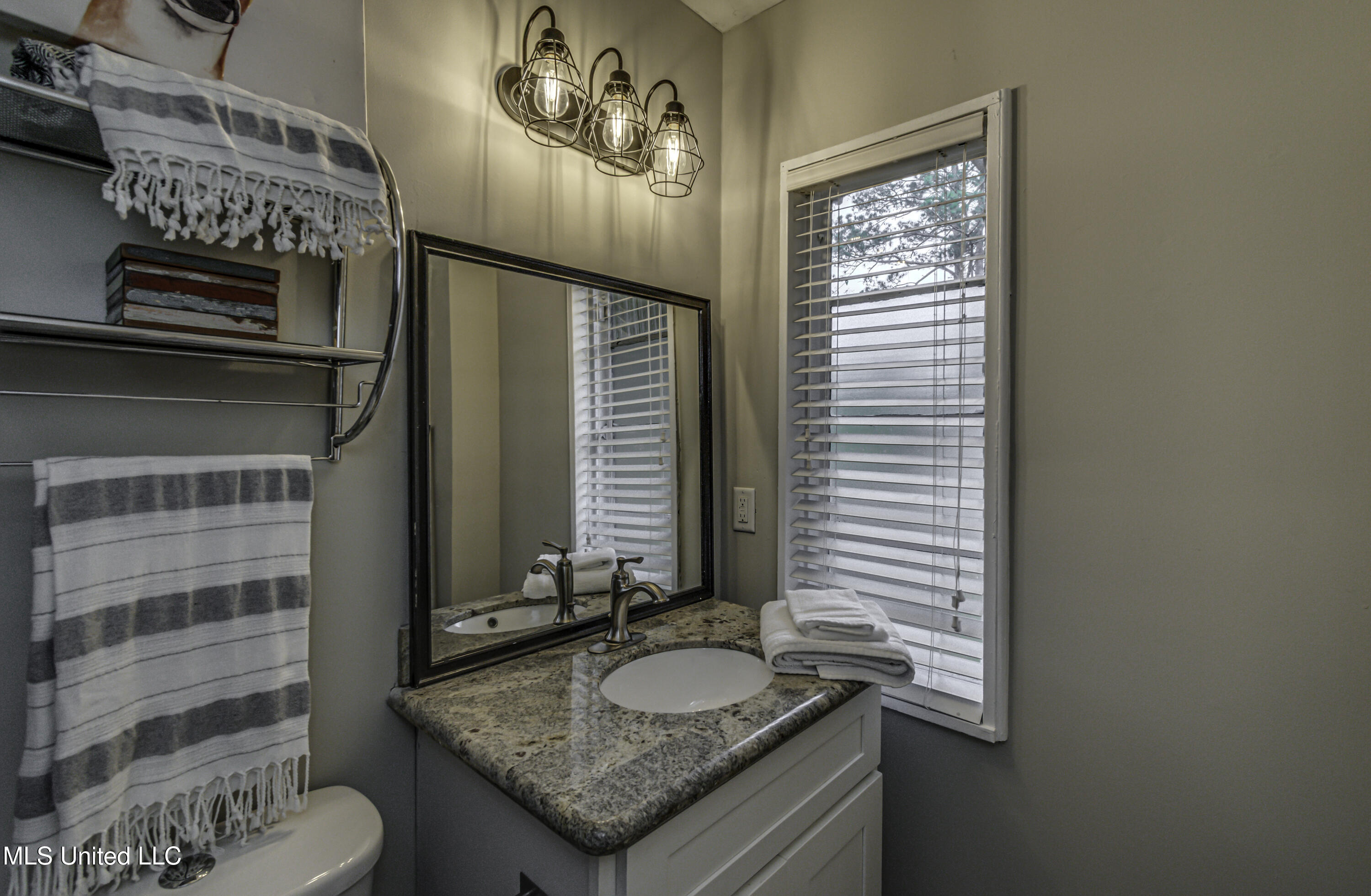 Jackson, Mississippi 39211, United States, 3 Bedrooms Bedrooms, ,3 BathroomsBathrooms,Residential,Active,248575