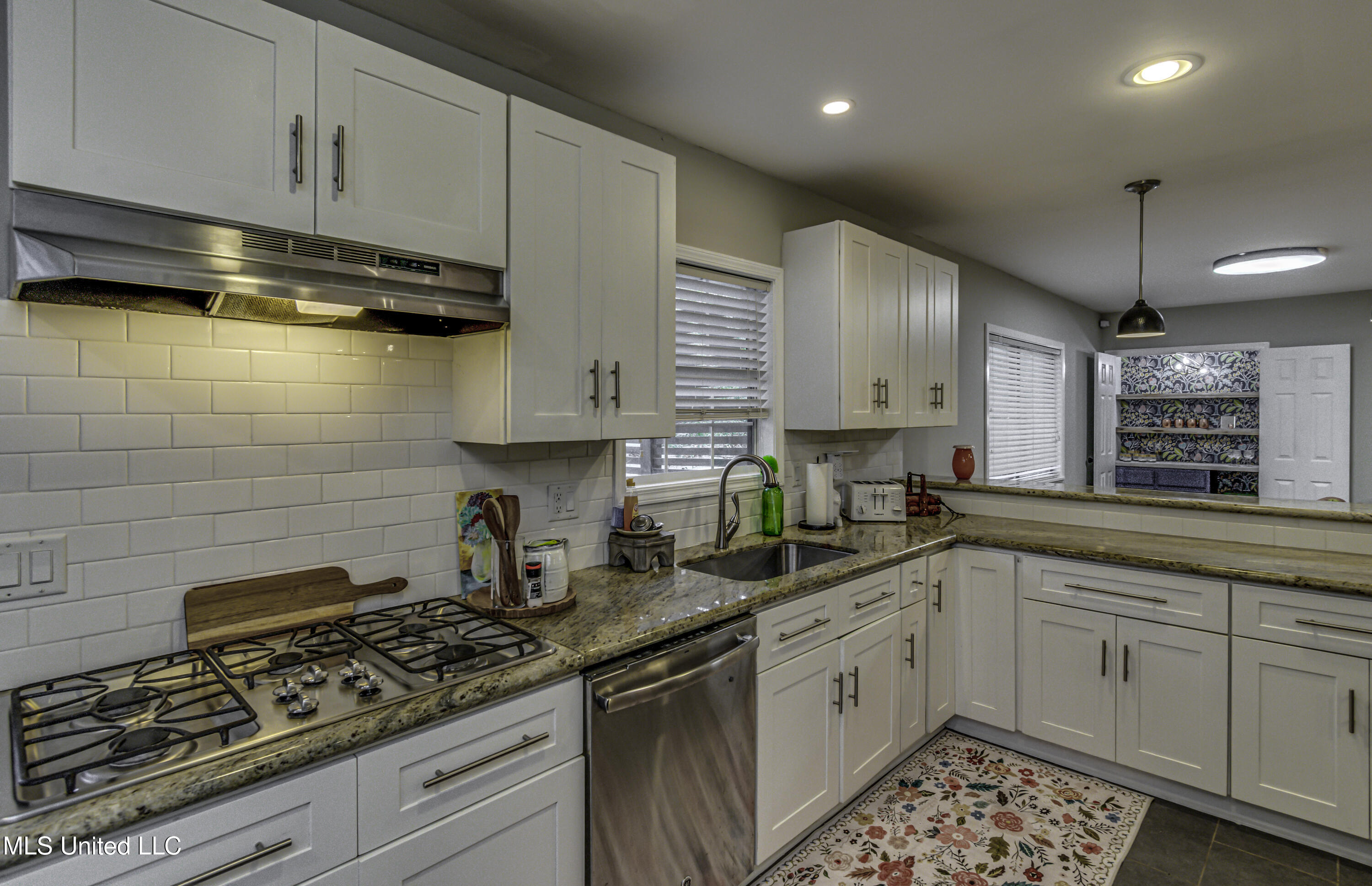 Jackson, Mississippi 39211, United States, 3 Bedrooms Bedrooms, ,3 BathroomsBathrooms,Residential,Active,248575