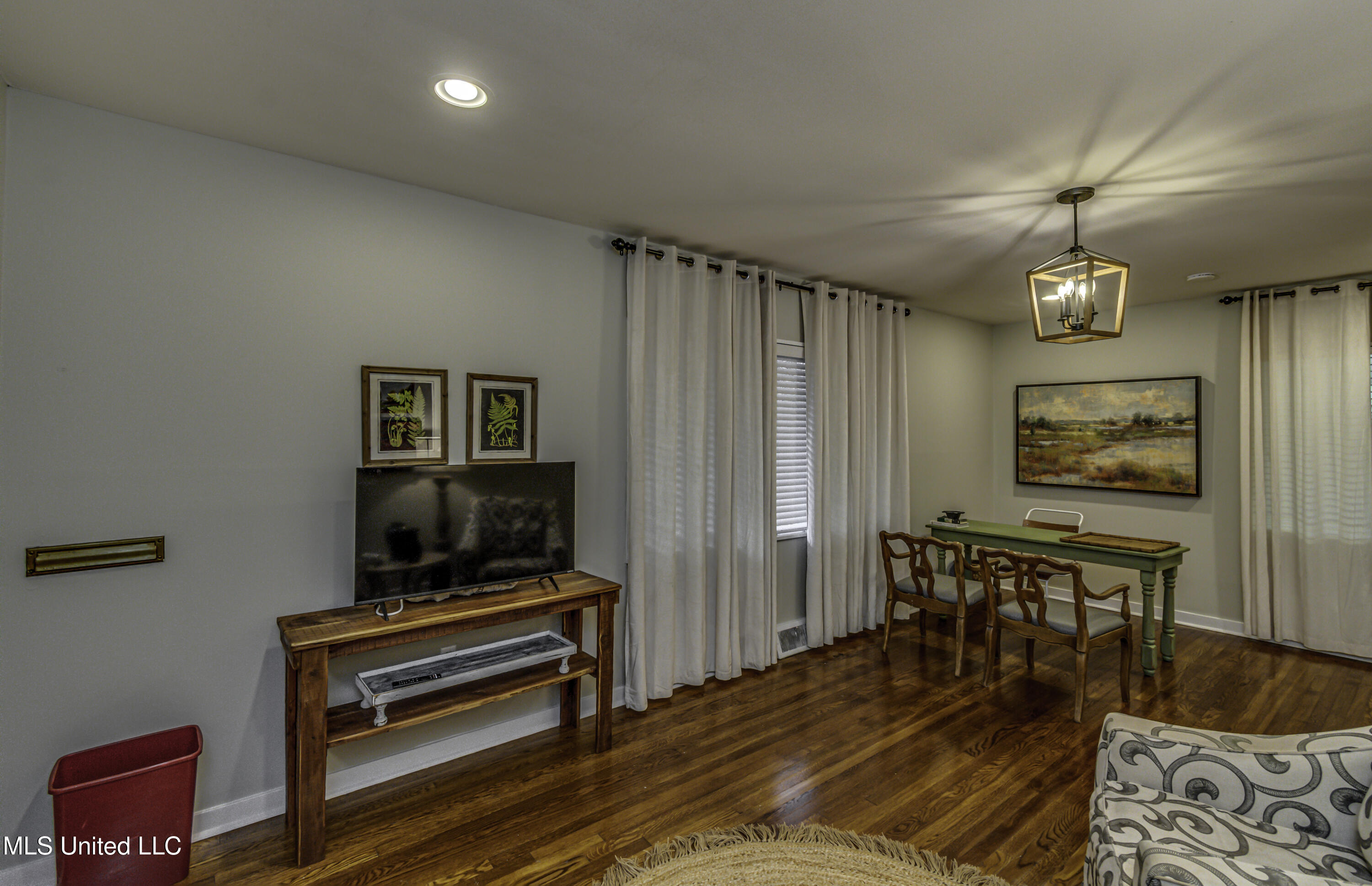 Jackson, Mississippi 39211, United States, 3 Bedrooms Bedrooms, ,3 BathroomsBathrooms,Residential,Active,248575