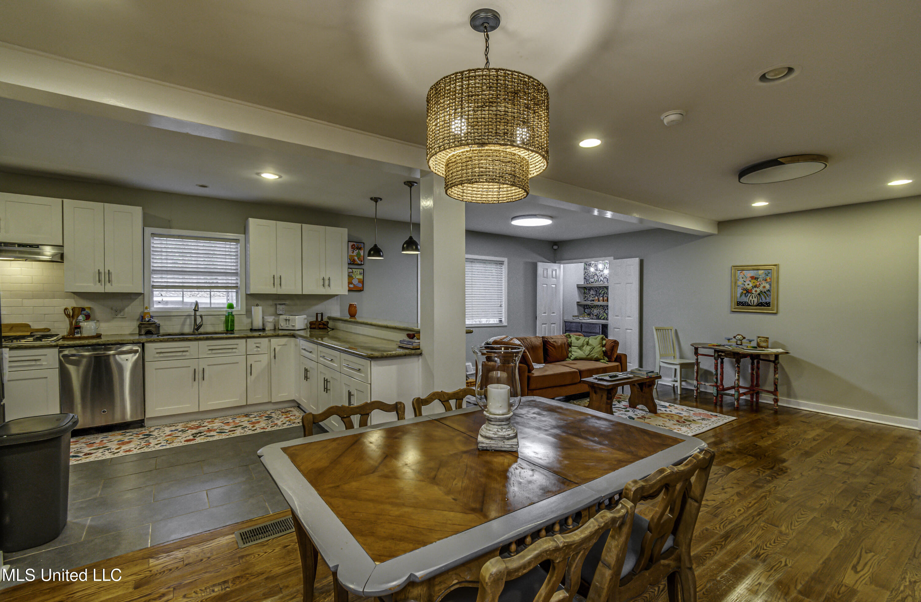 Jackson, Mississippi 39211, United States, 3 Bedrooms Bedrooms, ,3 BathroomsBathrooms,Residential,Active,248575