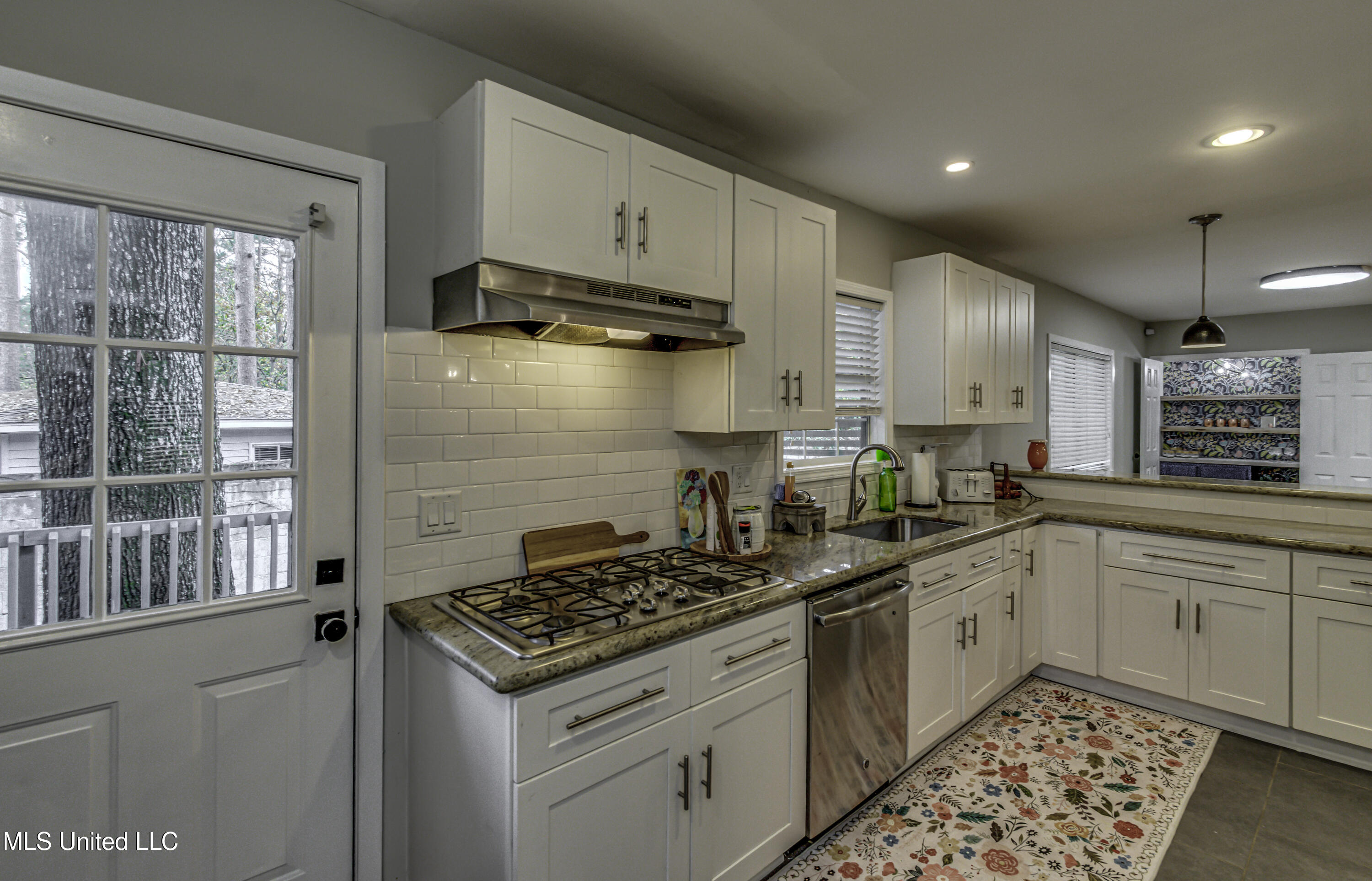 Jackson, Mississippi 39211, United States, 3 Bedrooms Bedrooms, ,3 BathroomsBathrooms,Residential,Active,248575